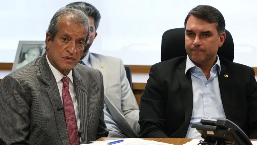 Valdemar rechaça carta golpista de Flávio e nega que Bolsonaro sabia sobre fuga do filho