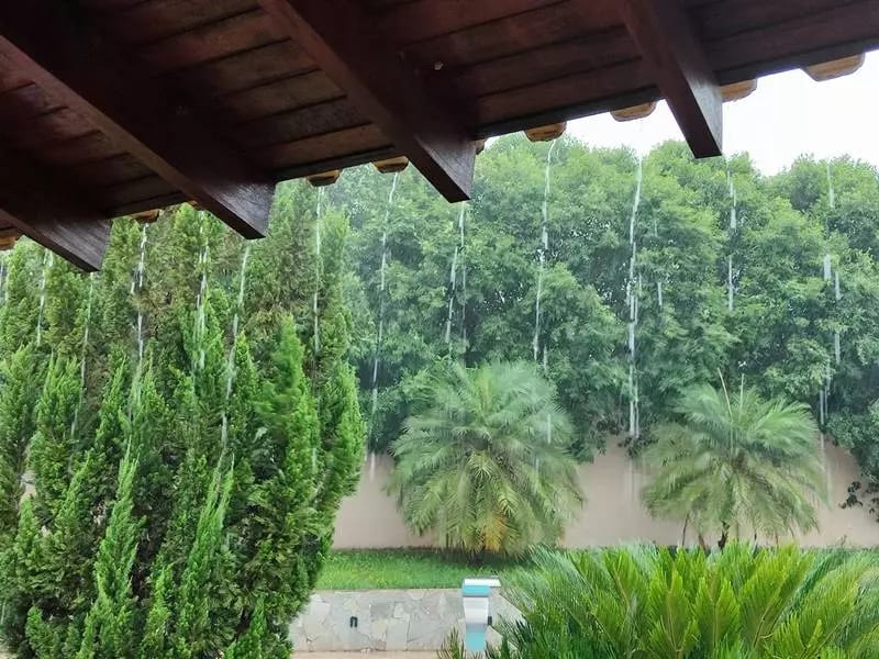 Chuva marca a abertura da votação no Noroeste Paulista neste 2º Turno