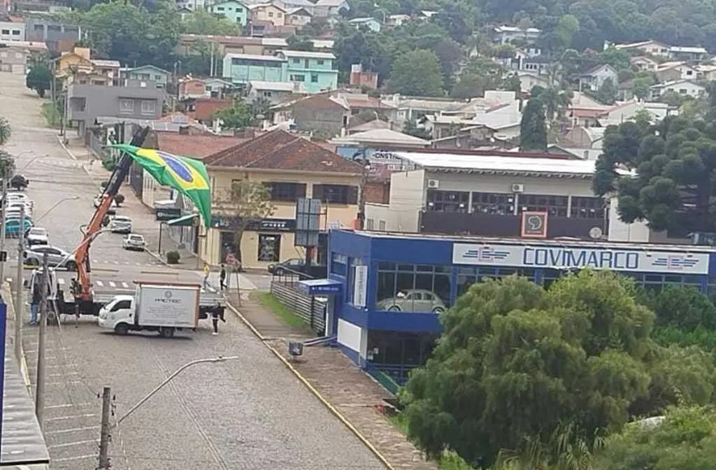 Justiça Eleitoral e BM intervêm em manifestação diante de local de votação em São Marcos