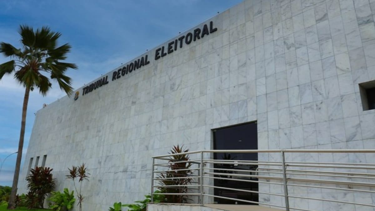 TRE-SE inicia carga e lacração das urnas para 1° turno