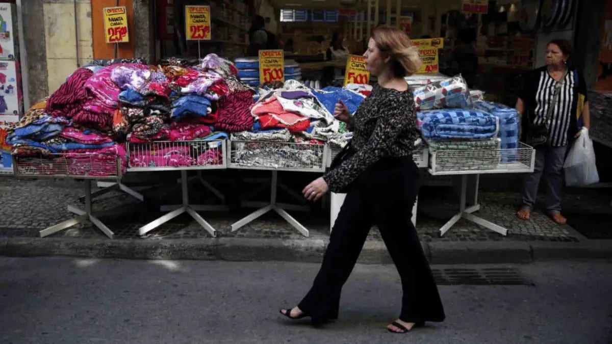 Juros Freiam o Varejo, Mas o Que Ainda Impede a Economia Brasileira de Desacelerar?