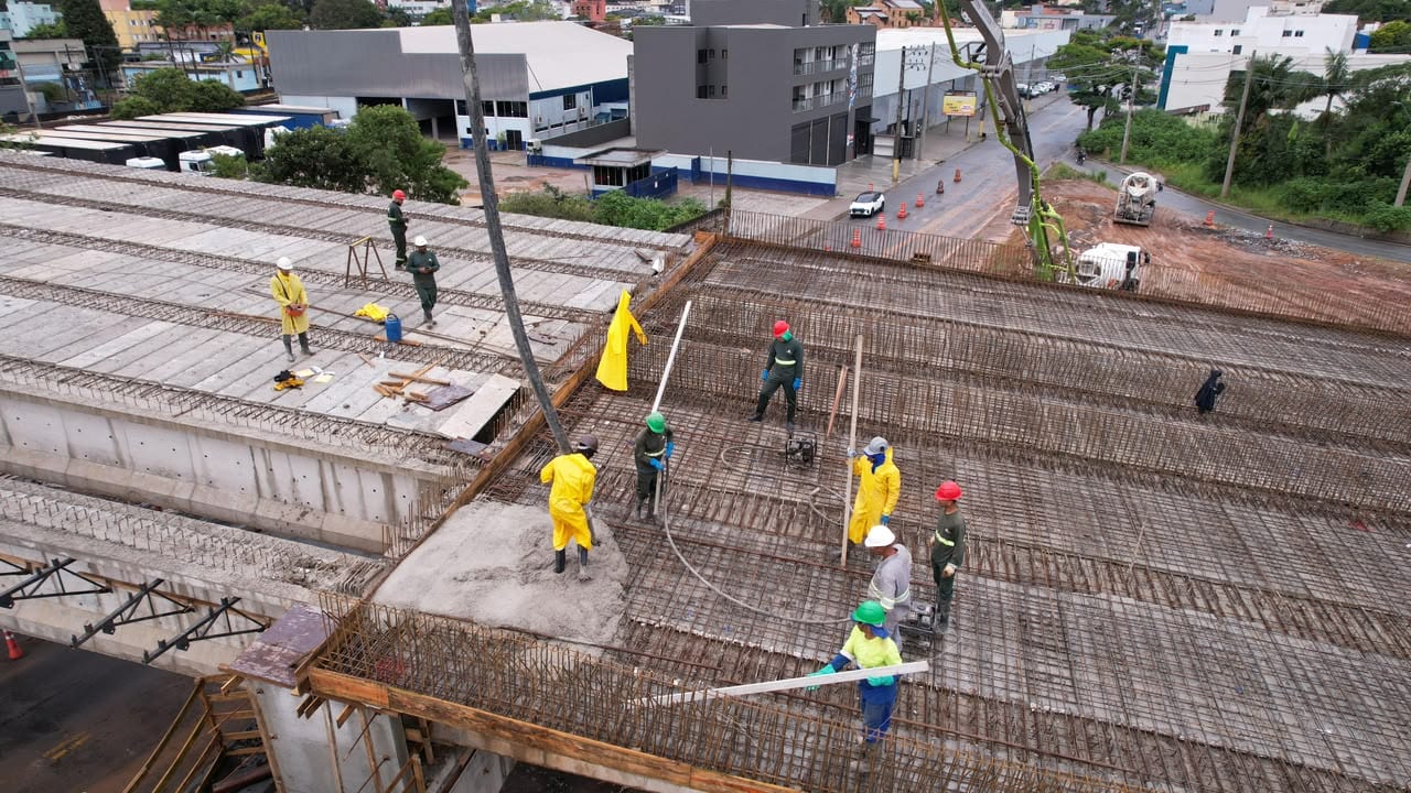 Ribeirão Pires inicia concretagem da pré-laje do Viaduto Estaiado