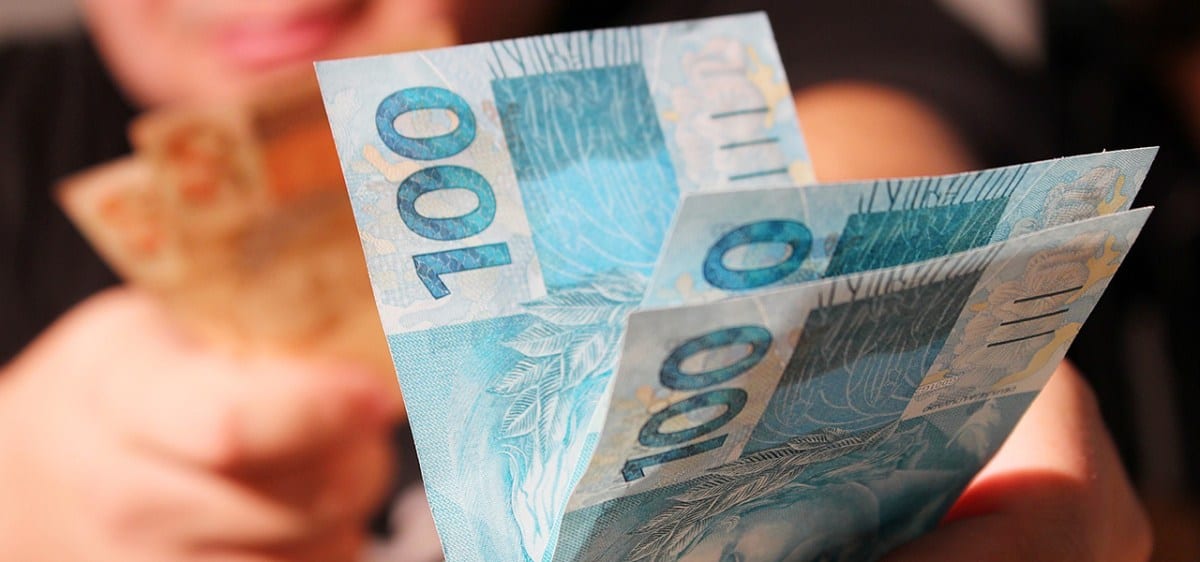 Orçamento de 2027 prevê salário mínimo de R$ 1.741 e superávit nas contas públicas