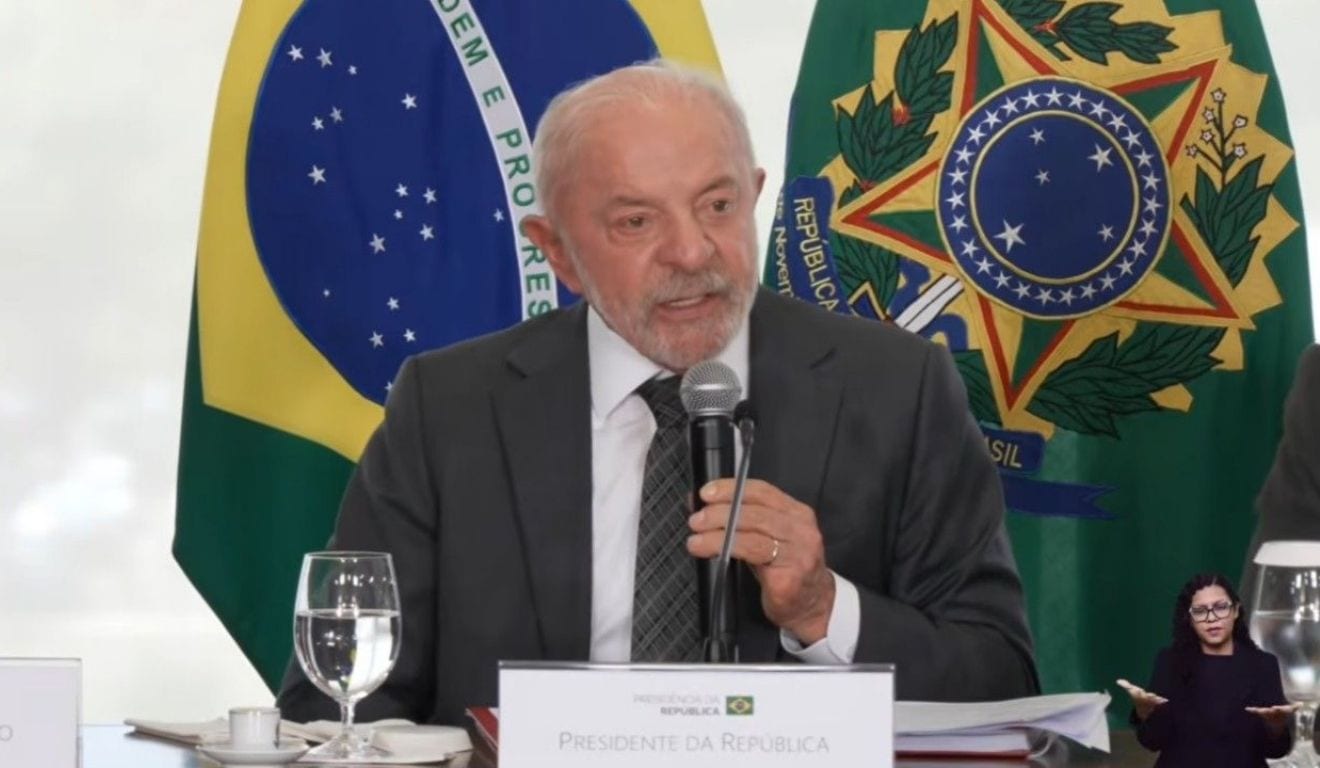 Em mensagens internas, Meta admite que contas de Lula foram prejudicadas por restrições; engenheiros falam em falhas téc