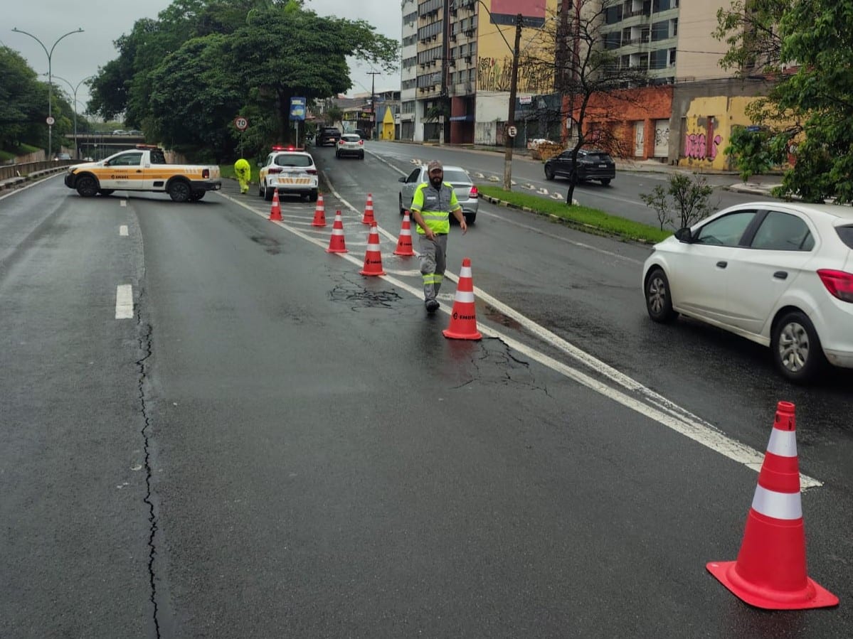 Chuva provoca estragos na madrugada; Campinas fecha todos os parques e bloqueia via no Bosque