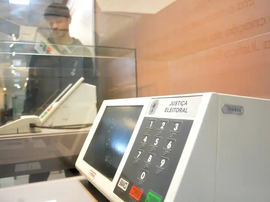 Eleitores têm até 20 de agosto para habilitar voto em trânsito