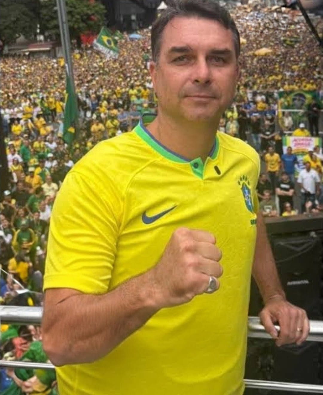 Flávio Bolsonaro reúne 28,5 mil na Paulista em 7 de Setembro