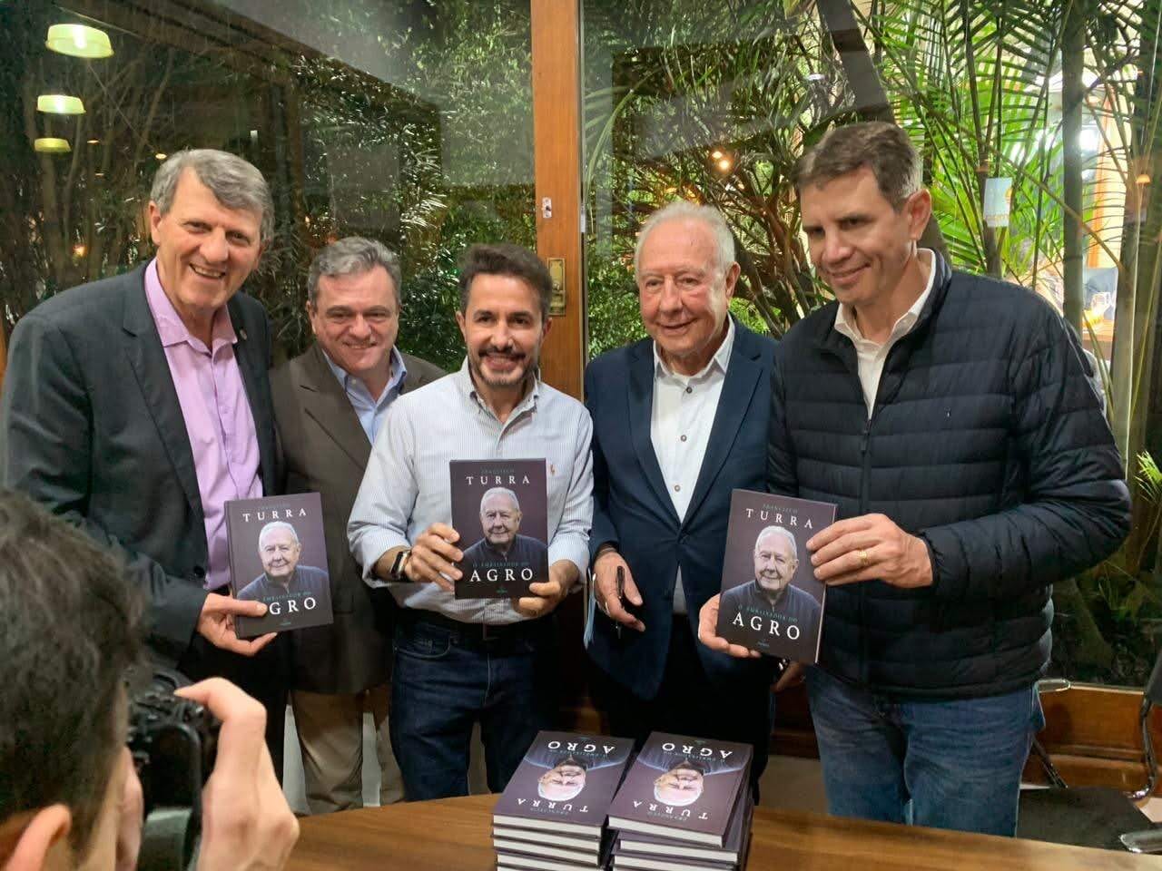 De Marau para o mundo: trajetória de Francisco Turra é retratada em livro