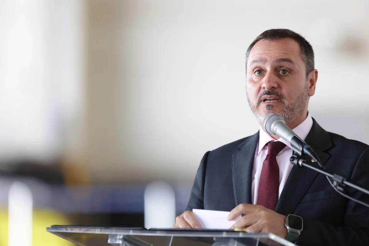 AGU vai recorrer ao STF contra decisão que afastou diretor-geral da PF