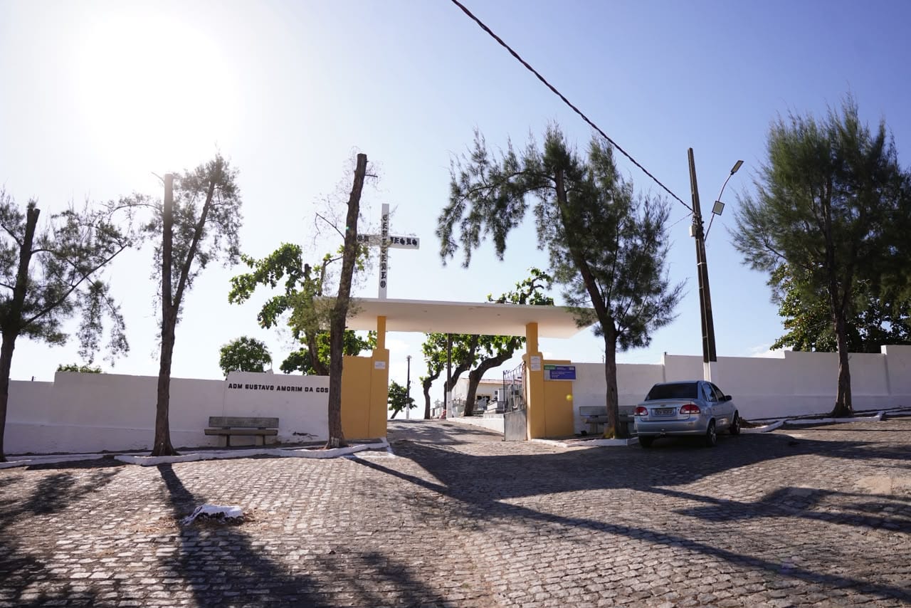 Prefeitura de Guarabira realiza serviços de conservação nos cemitérios municipais para o Dia de Finados