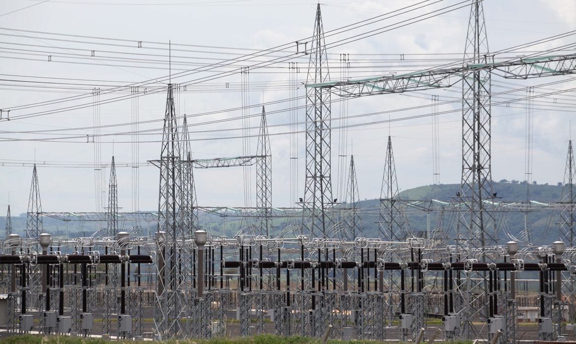 Aneel planeja realizar três leilões de transmissão de energia elétrica