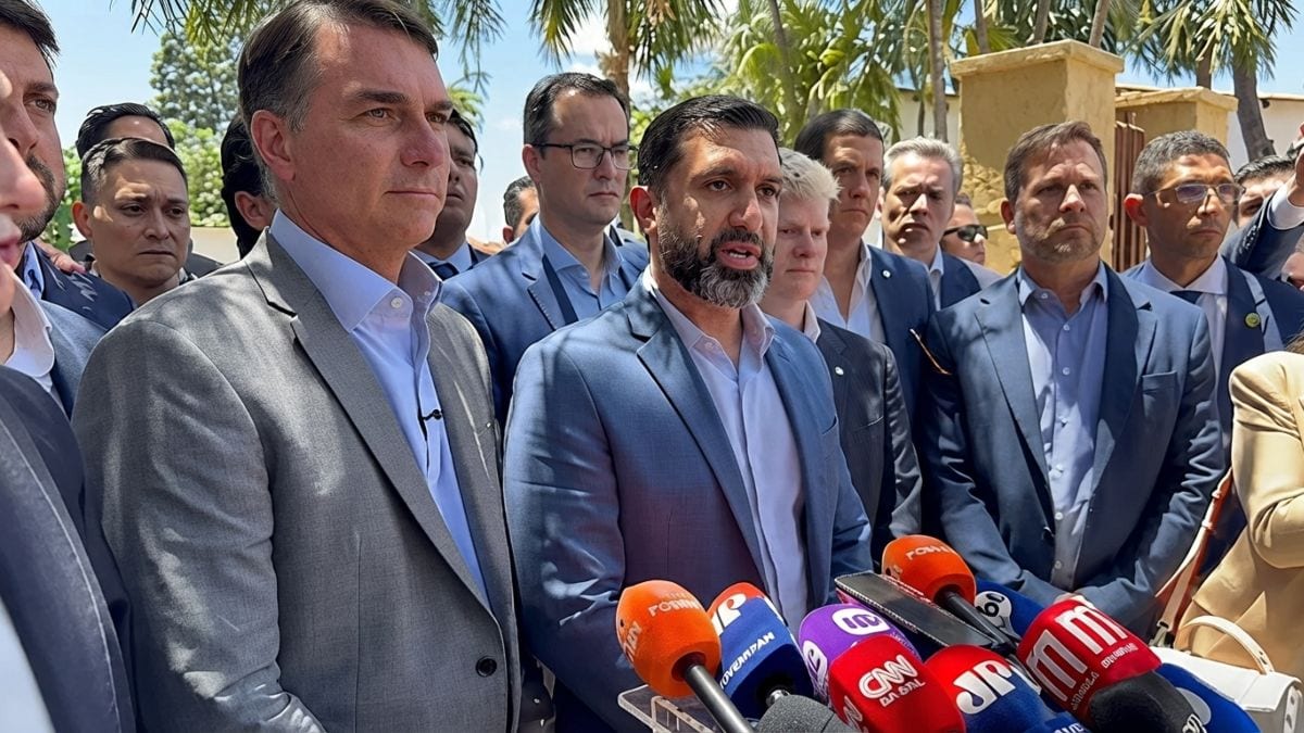 Novo formaliza apoio a Flávio Bolsonaro ao lado de Deltan