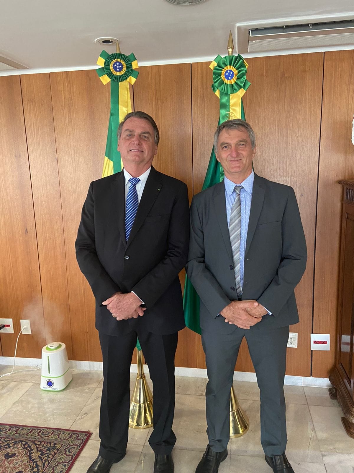 Defesa de Bolsonaro pede a Moraes liberação de visita do irmão Renato