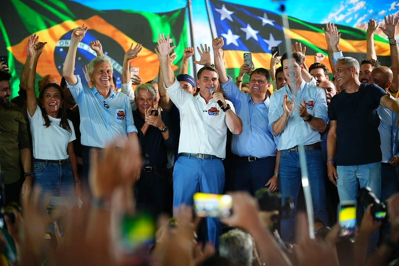Flávio diz que vai “encerrar a era do Lula” ao lado de Caiado e Daniel