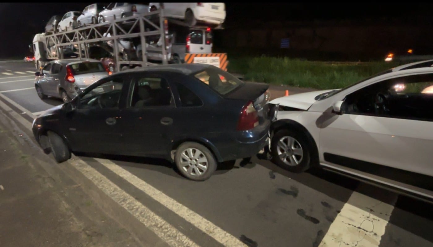 Engavetamento entre 7 veículos bloqueia parte da Rodovia Geraldo de Barros em Piracicaba; veja