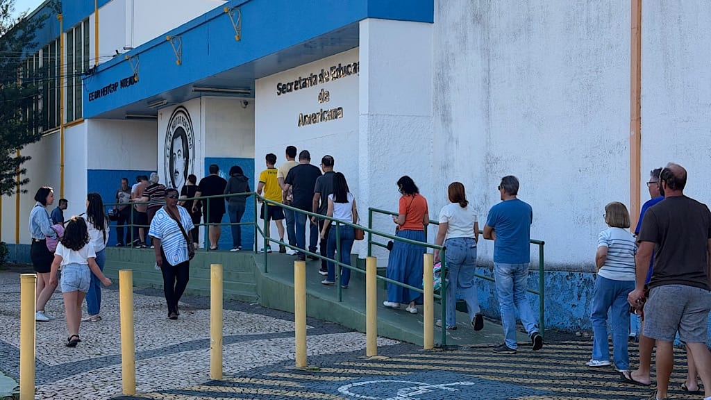 Votação de 2026 começa com fila em um dos maiores colégios eleitorais de Americana