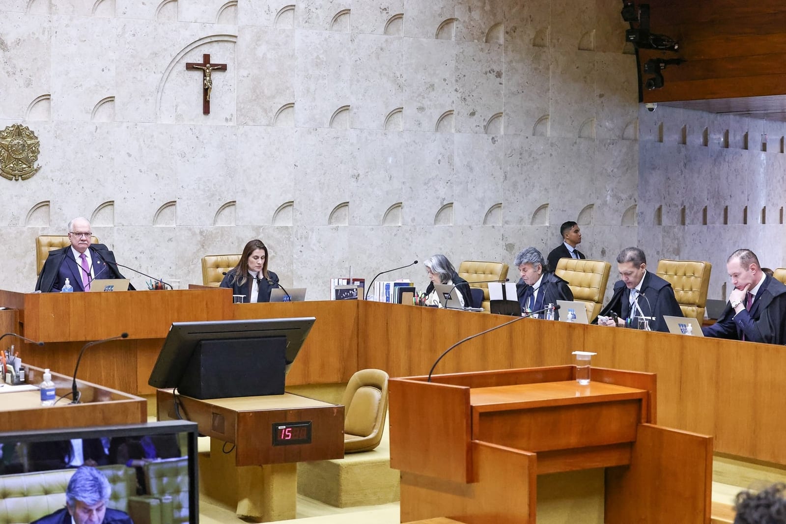 Ao vivo: STF julga lei que restringe ônibus por aplicativos