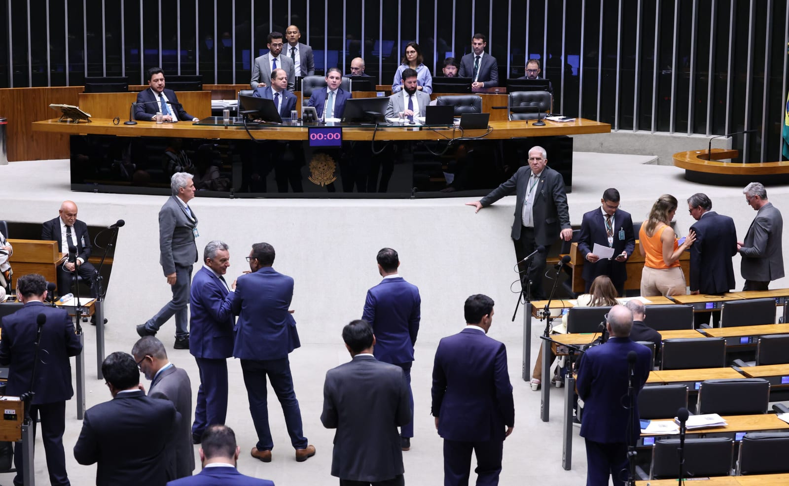 Câmara amplia direitos de servidores em áreas de fronteira