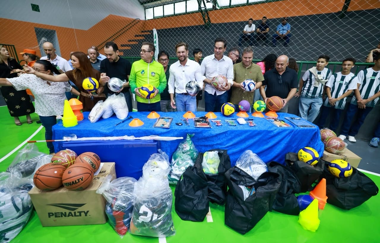 Governo de Goiás entrega ginásio poliesportivo em Uruaçu
