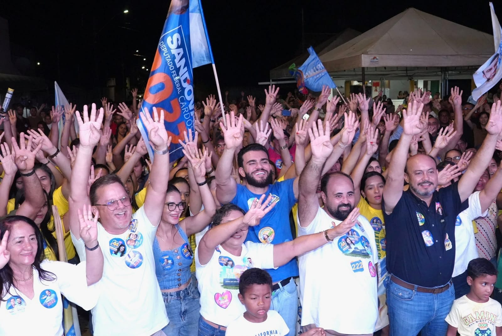 Léo Barbosa faz caminhada e reunião em Itapiratins ao lado de Ailton Coelho
