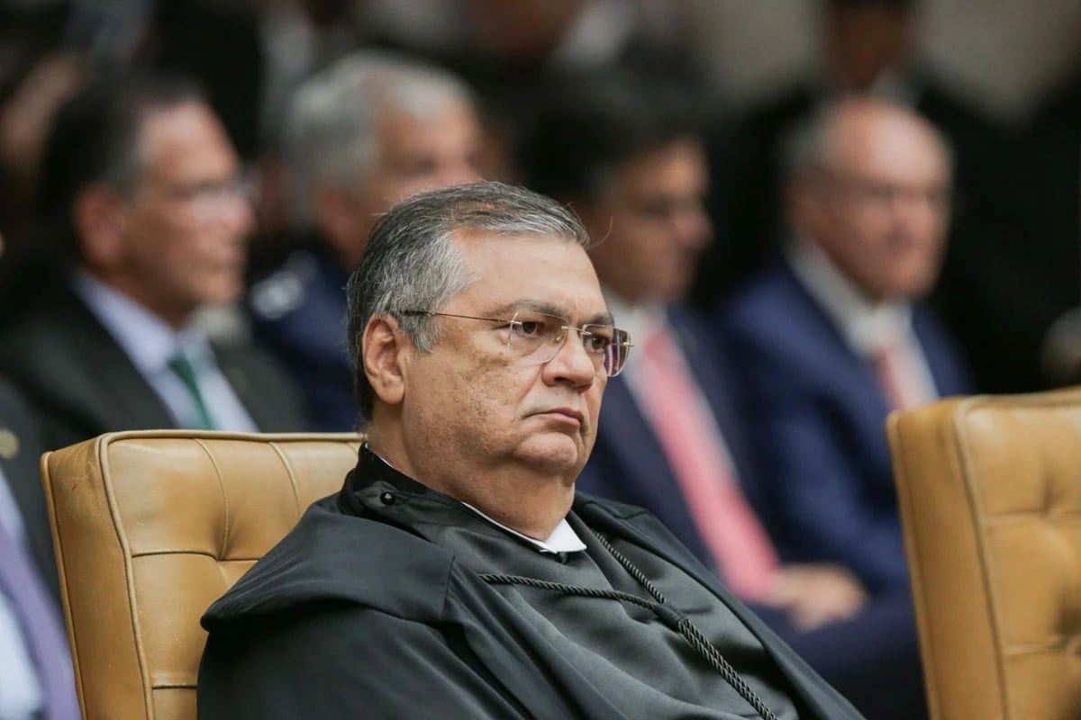 Flávio Dino reintegra chefia da PF