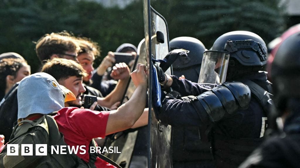 A fúria de estudantes que ocupam as ruas da França em protesto: 'Ficamos sem professores por semanas'