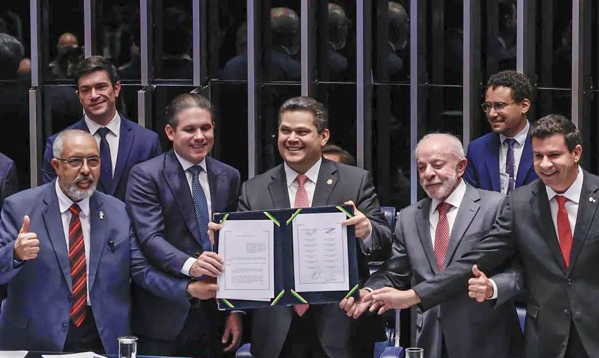 Lula celebra fim da 6×1 no Congresso e iguala reação à do 13º salário