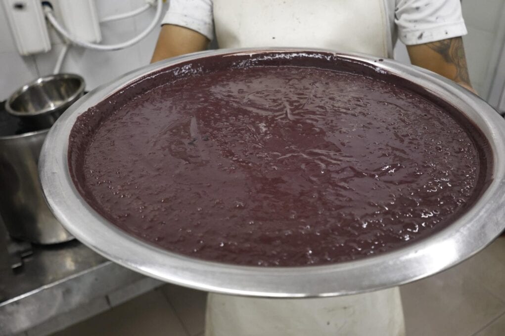 Distribuição de açaí grátis em São Brás é resultado de aposta entre políticos