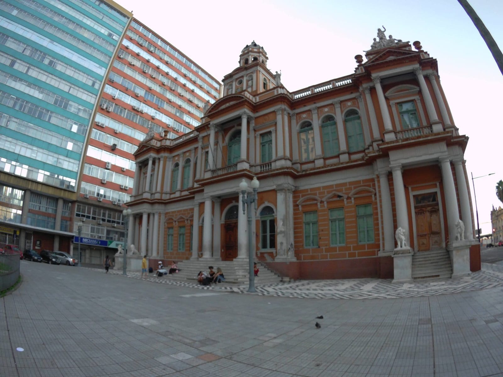 Porto Alegre abre concurso para Analista de TI, Técnico em Turismo e Médicos Especialistas