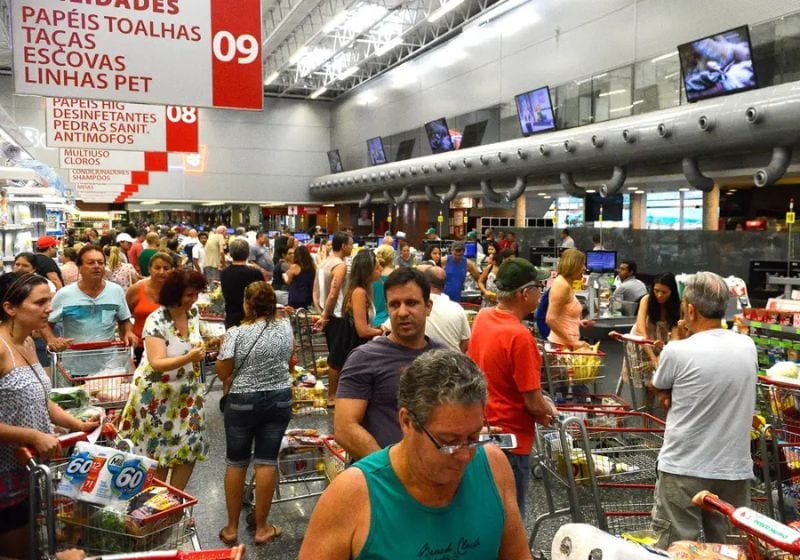 Após fim das bets, brasileiro compra mais alimentos, diz associação dos supermercados