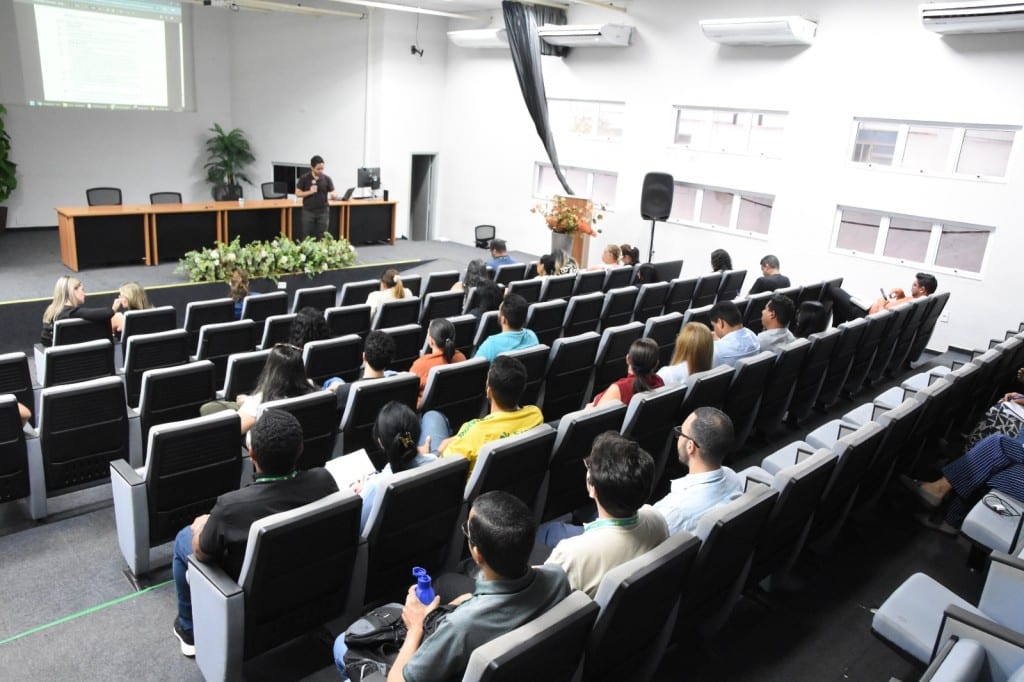 SME e Controladoria capacitam fiscais de contratos; guia foi apresentado