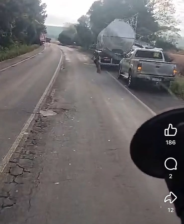 Motorista fica ferido após colisão entre caminhões na RSC-377, em Cruz Alta