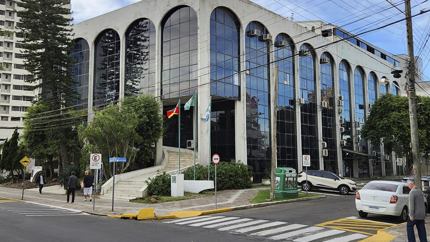 Tramandaí abre processo seletivo com 66 vagas e salários de até R$ 8,4 mil