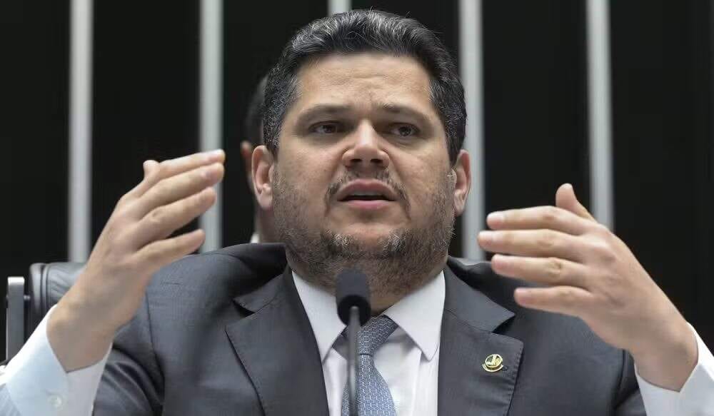 Senadores rejeitam anistia a Bolsonaro até que o Supremo decida sobre redução de penas