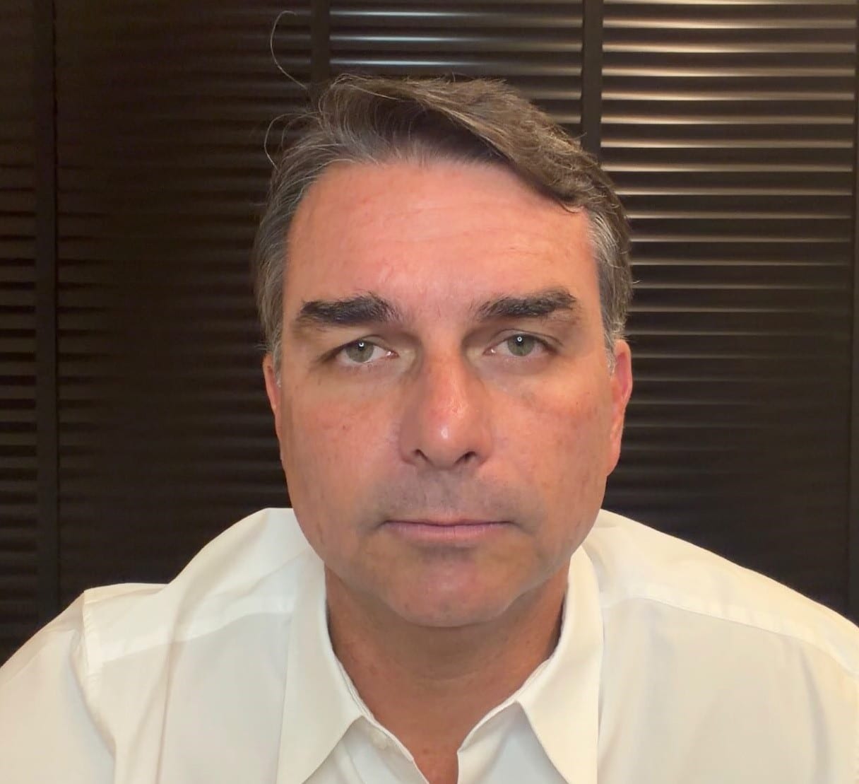 Imigração argentina nega existência de plano de voo que inclua Flávio Bolsonaro e família