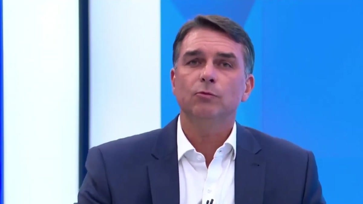 Flávio promete mandato único e diz que Lula “já gastou quase R$ 350 bilhões pra tentar se reeleger”
