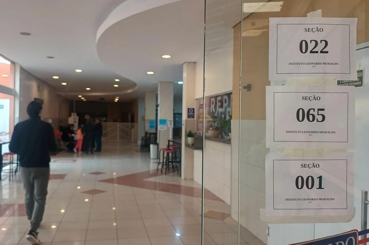 Eleições 2026: manhã em Caxias do Sul tem quatro urnas trocadas, uma prisão por porte irregular de arma e expectativa po