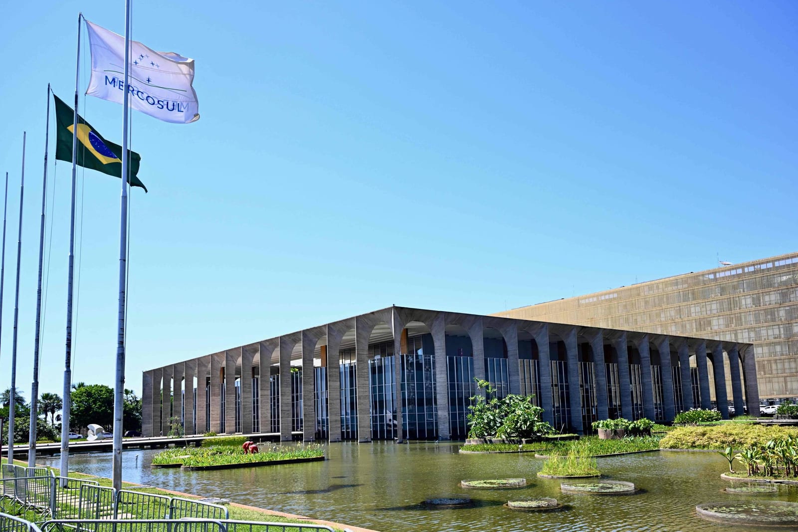 Política externa vira tema central na eleição presidencial de 2026