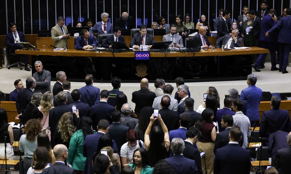 Fim da escala 6×1 será votado nesta quarta-feira