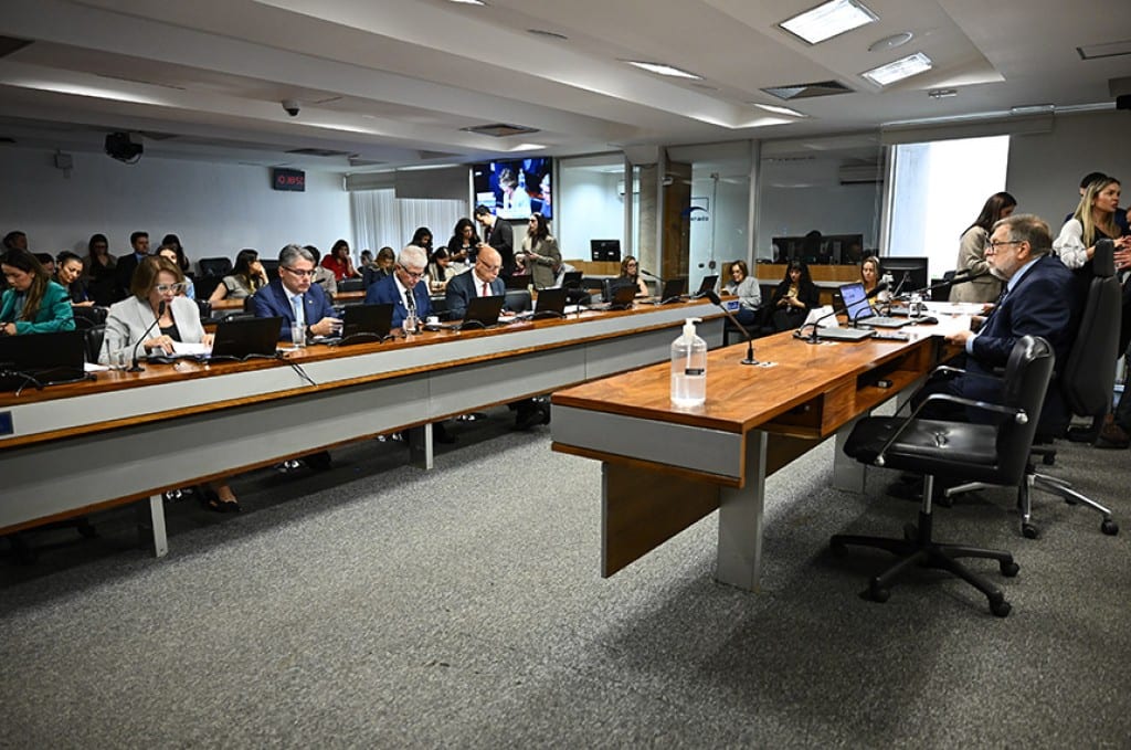 CCT aprova 55 concessões e renovações para emissoras de rádio e TV