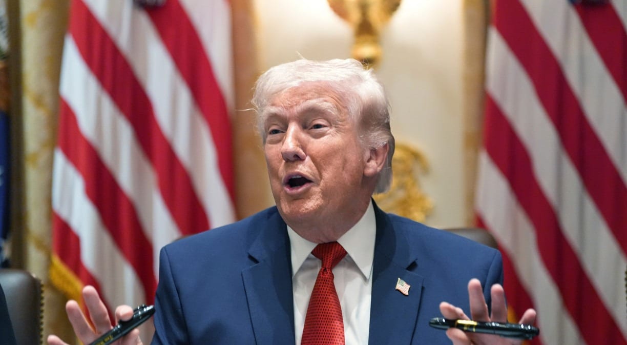 Trump tacha as eleições nos EUA de "corruptas", comparando-as às do Brasil