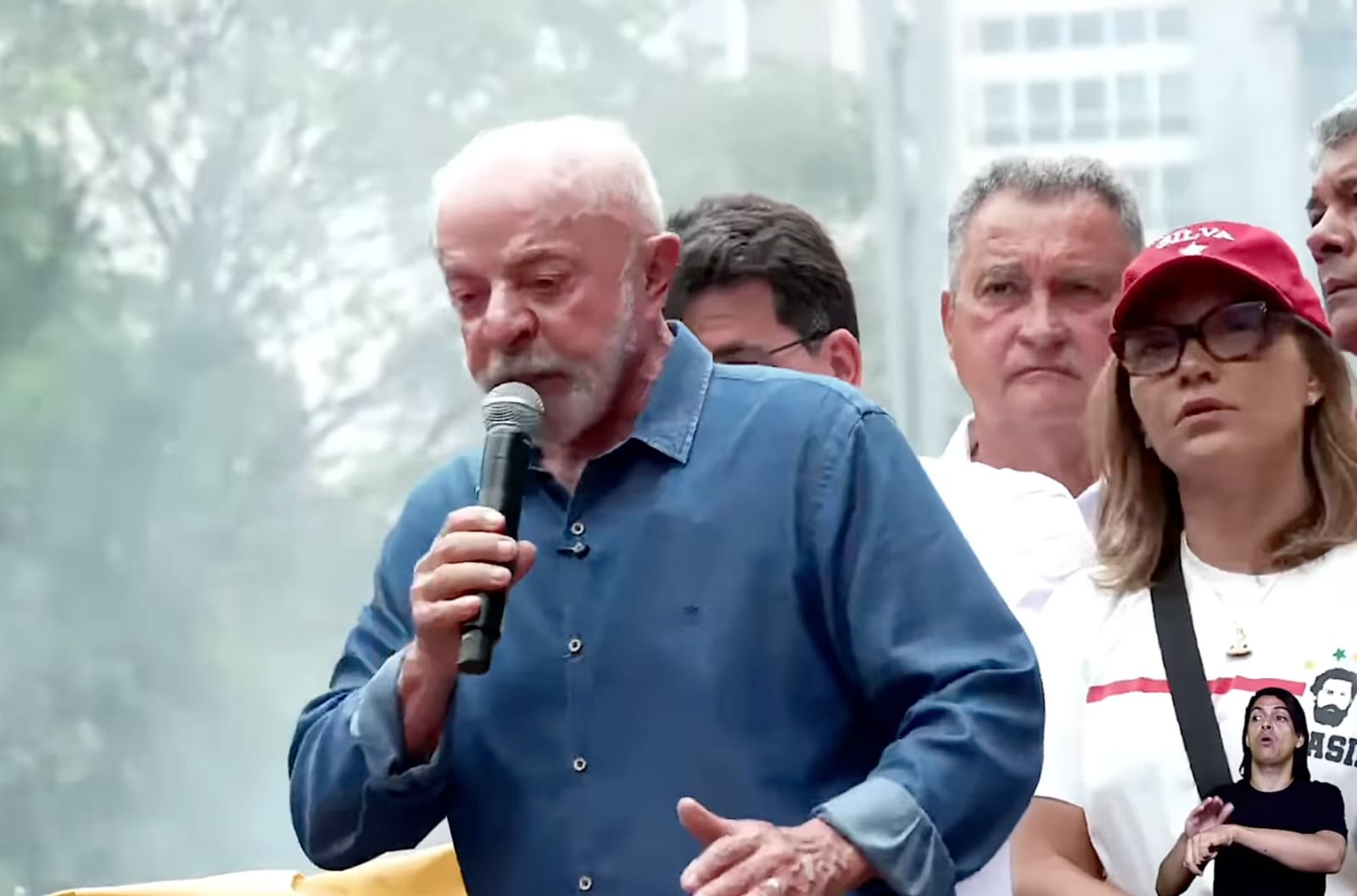 Em ato na Paulista, Lula faz apelo a eleitores que não votaram