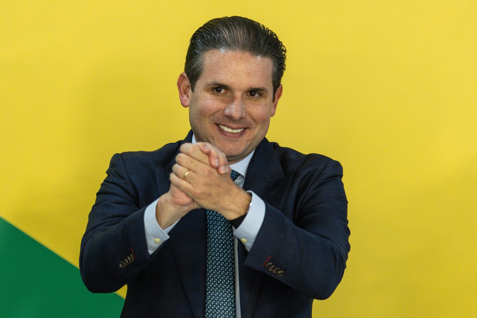 PT oficializa apoio a Motta, e presidente da Câmara reúne 15 partidos para buscar recondução, isolando PL
