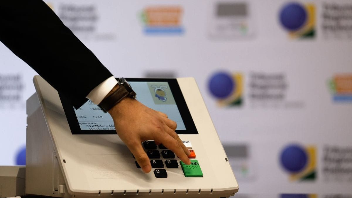 Cerimônia pública prepara urnas de Joinville para as Eleições 2026