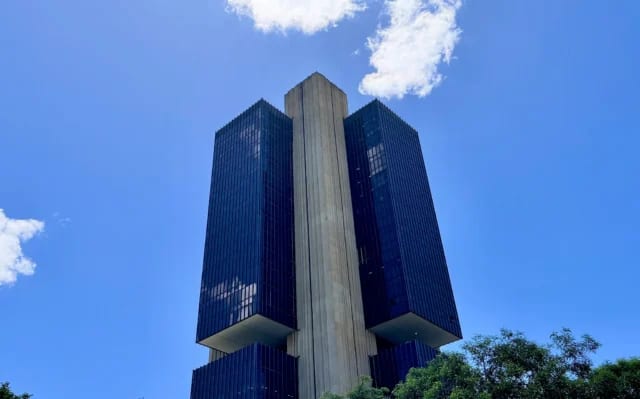 Brasil pagou R$ 867 bilhões em juros em 2025; há alternativa à pressão sobre o BC