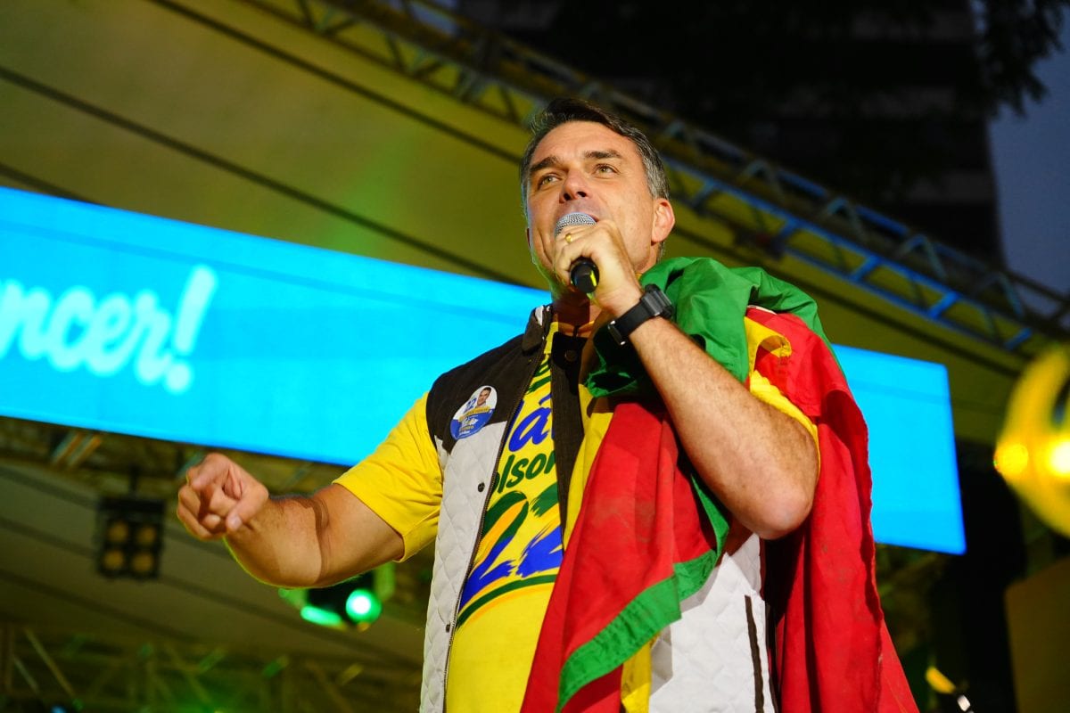 Em Santa Cruz, Flávio Bolsonaro aumenta votação e ultrapassa 50 mil votos
