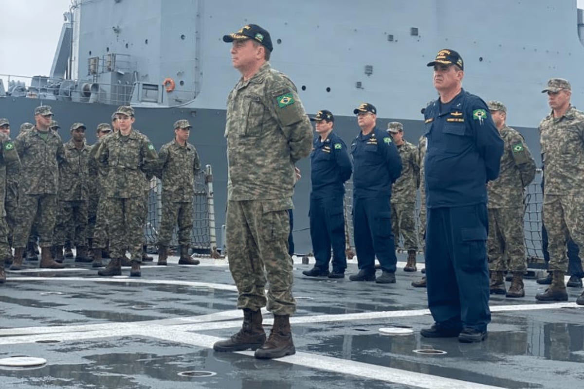 Flávio Bolsonaro quer militares no Porto de Santos, mas a história da cidade acende um alerta