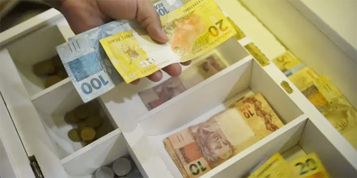 Salário mínimo deverá subir para R$ 1.741 em 2027