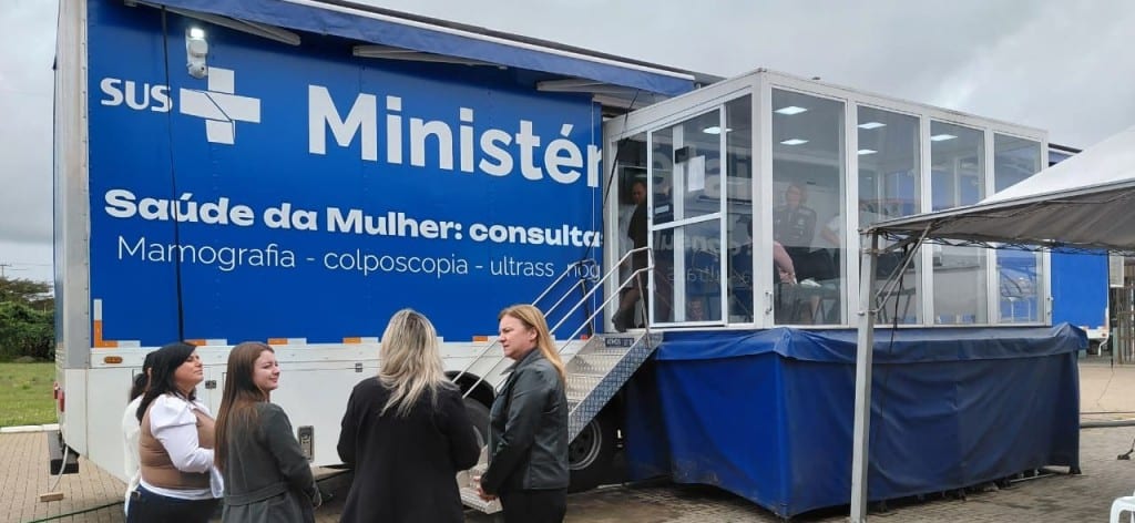 População de Torres (RS) é atendida por carreta de saúde da mulher do Ministério da Saúde; veja como funciona