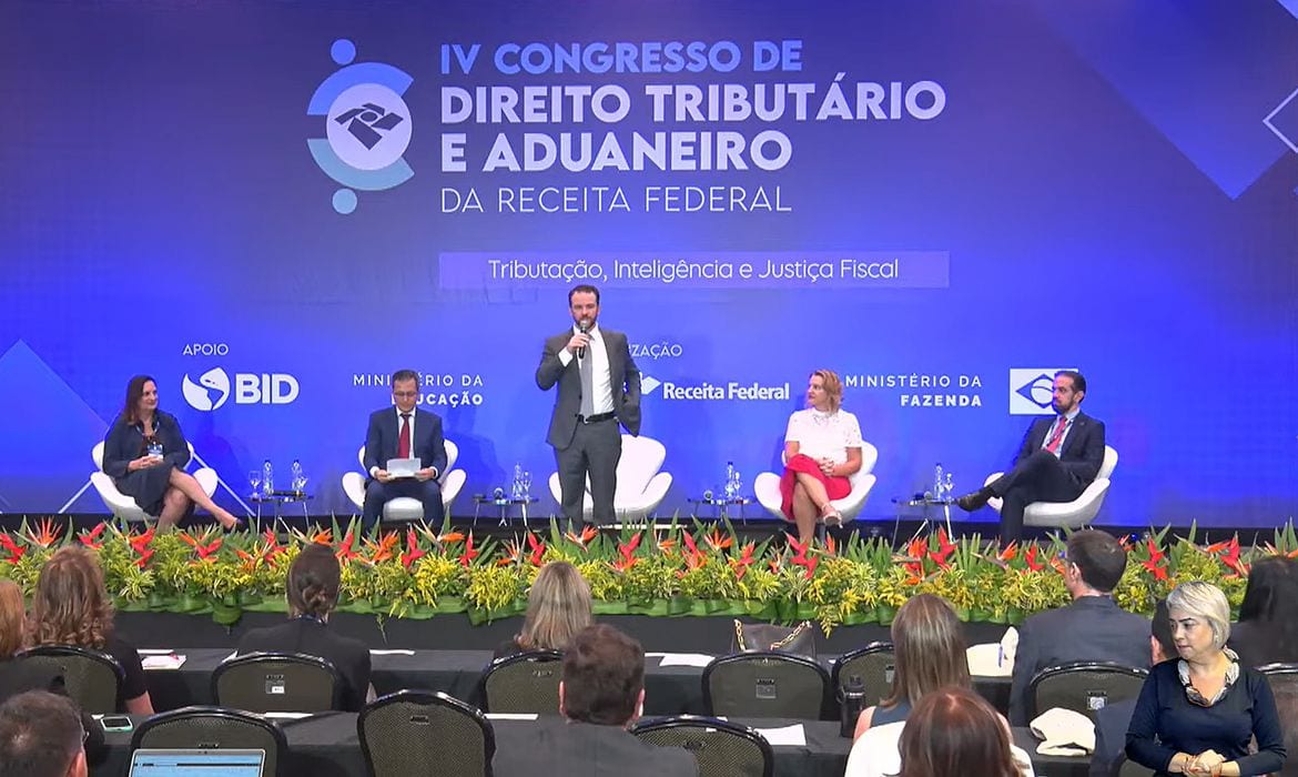 Durigan defende Receita como plataforma de inteligência do Estado